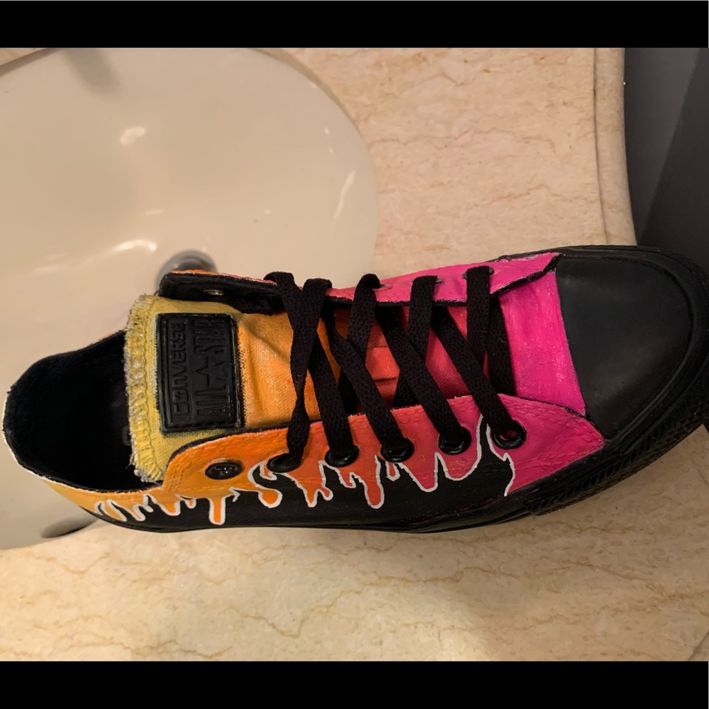 Hand painted custom converse - Picture 2 of 4